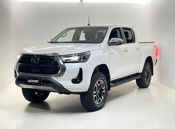 TOYOTA HILUX 2.8 D-4D TURBO DIESEL CD SRX 4X4 AUTOMÁTICO